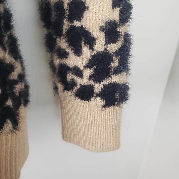 AVA AND VIV Animal Print Fuzzy V Neck Sweater | Size X - Picture 7 of 12